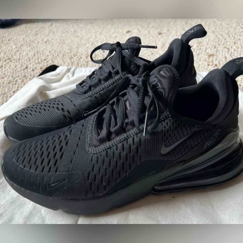 All black Nike 270